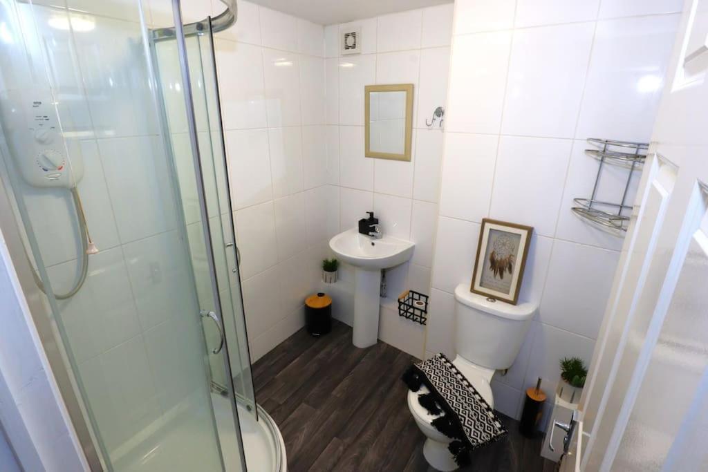 New Sunset Square Eastbourne 2 Bed Apartment, Long Stay Welcome Exterior photo