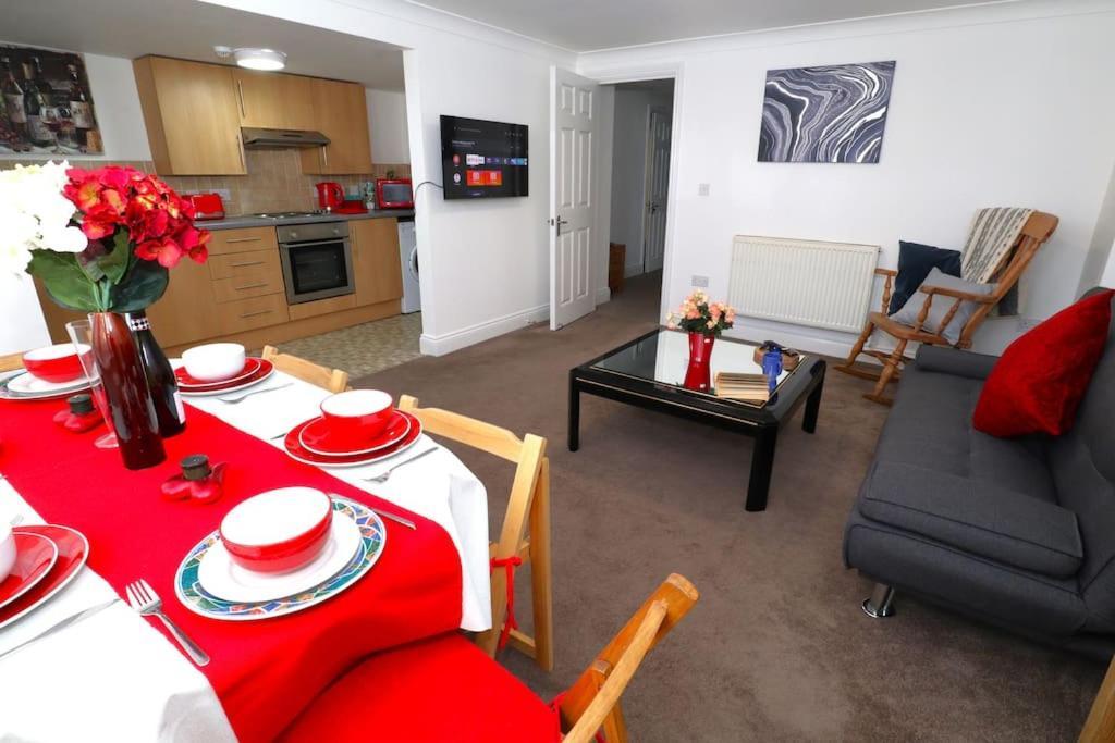 New Sunset Square Eastbourne 2 Bed Apartment, Long Stay Welcome Exterior photo